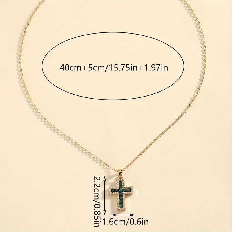 Collar con colgante en forma de cruz con esmeraldas Solene | Oro