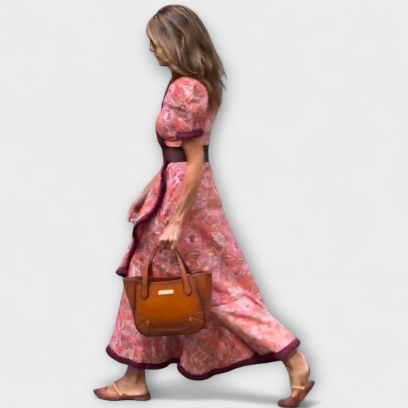 Elegante vestido maxi rosa con mangas cortas