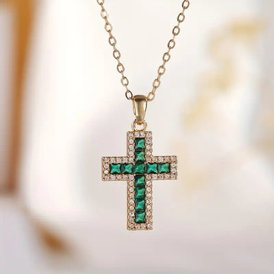 Collar con colgante en forma de cruz con esmeraldas Solene | Oro