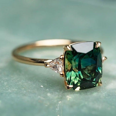 Anillo con gema verde de inspiración vintage | Oro