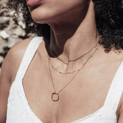 Collar de Tres Filas en Círculo Abierto