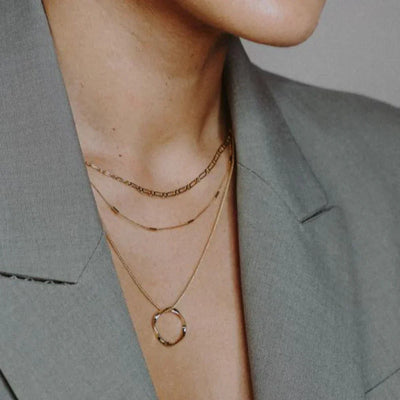 Collar de Tres Filas en Círculo Abierto